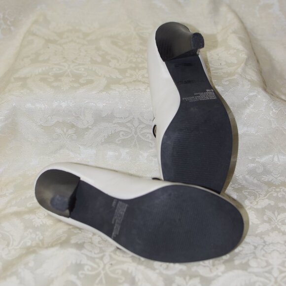 White Vianni Collection Mary-Janes - size 6.5 - Picture 5 of 9